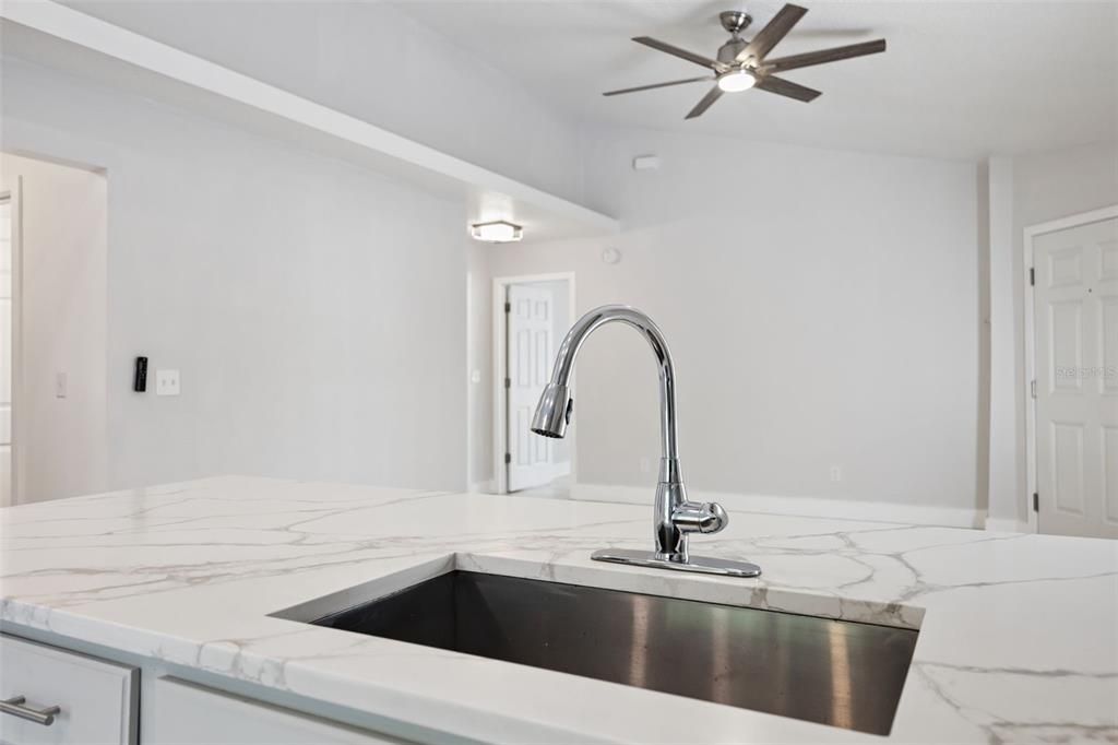 For Sale: $305,000 (3 beds, 2 baths, 1158 Square Feet)