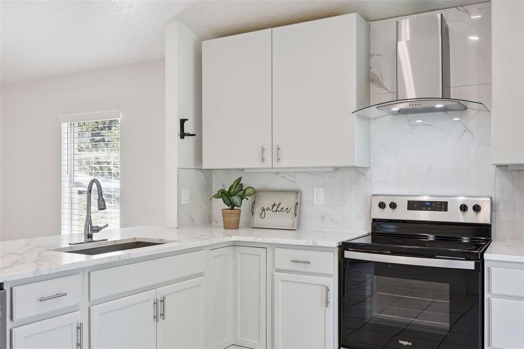 For Sale: $305,000 (3 beds, 2 baths, 1158 Square Feet)