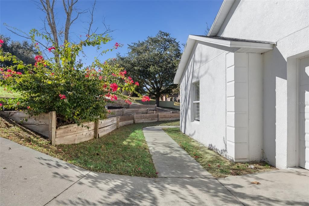 For Sale: $305,000 (3 beds, 2 baths, 1158 Square Feet)