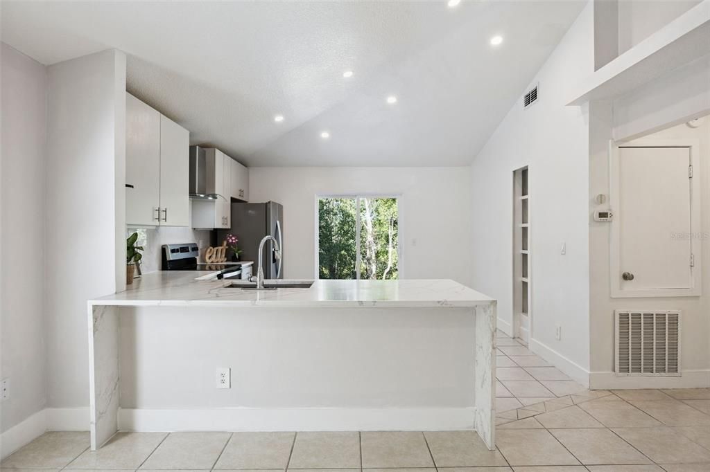 For Sale: $305,000 (3 beds, 2 baths, 1158 Square Feet)