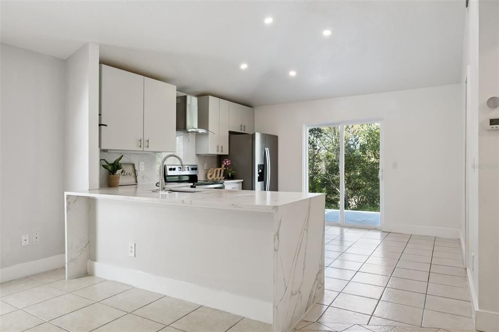 For Sale: $305,000 (3 beds, 2 baths, 1158 Square Feet)