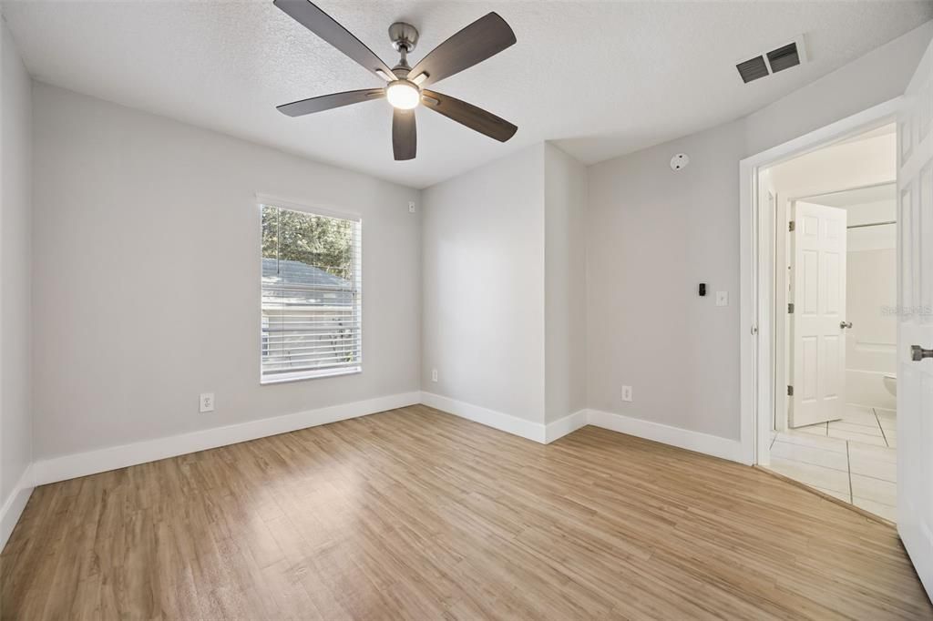 For Sale: $305,000 (3 beds, 2 baths, 1158 Square Feet)