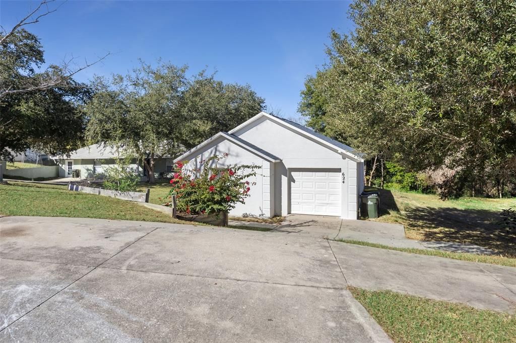 For Sale: $305,000 (3 beds, 2 baths, 1158 Square Feet)