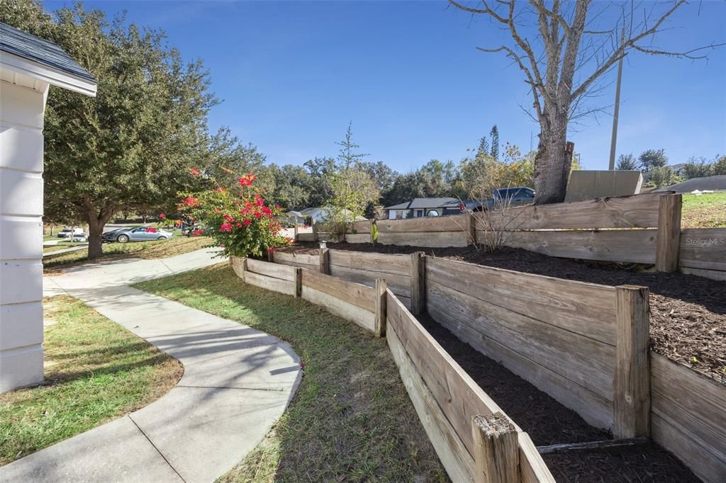 For Sale: $305,000 (3 beds, 2 baths, 1158 Square Feet)