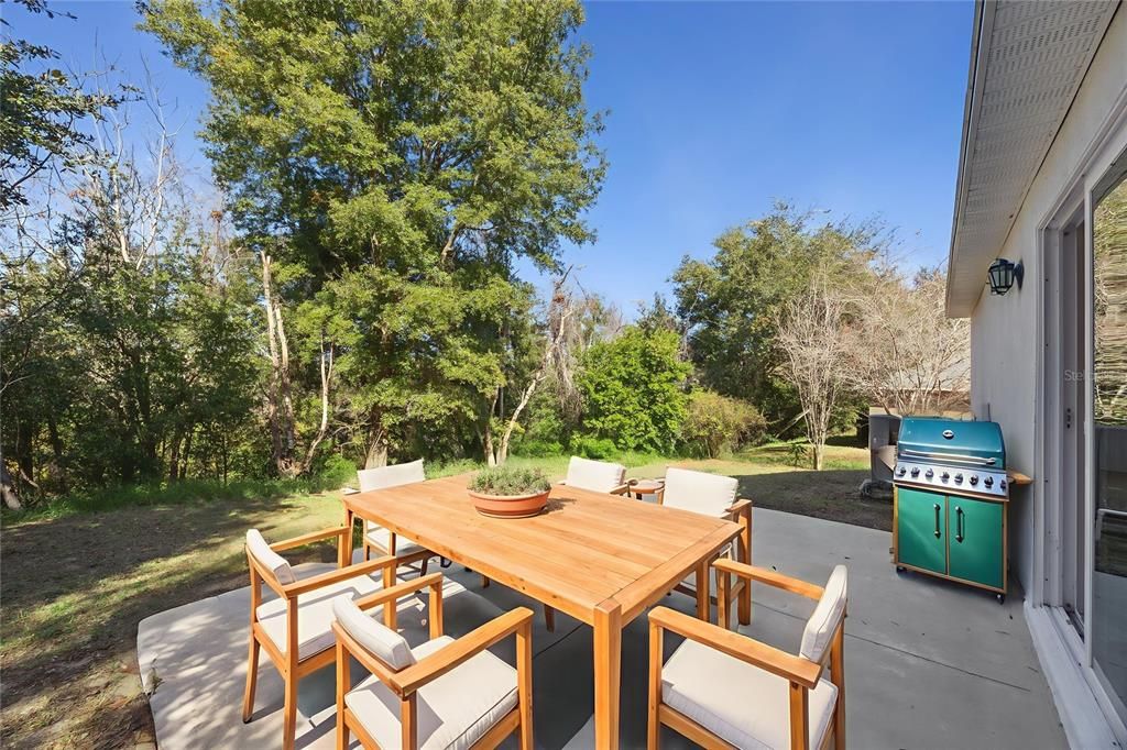 For Sale: $305,000 (3 beds, 2 baths, 1158 Square Feet)