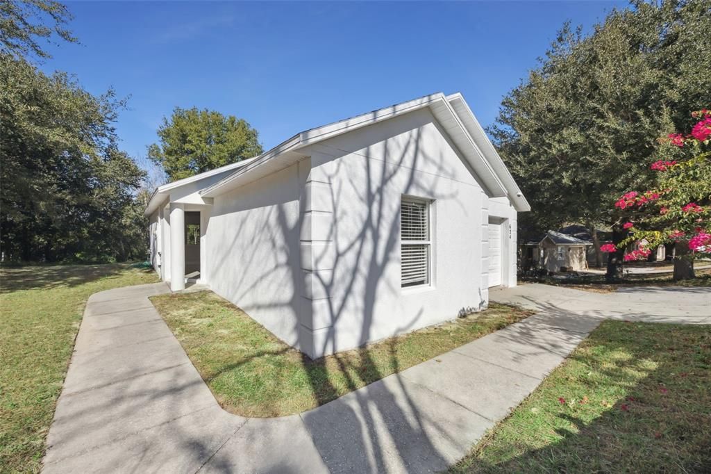 For Sale: $305,000 (3 beds, 2 baths, 1158 Square Feet)