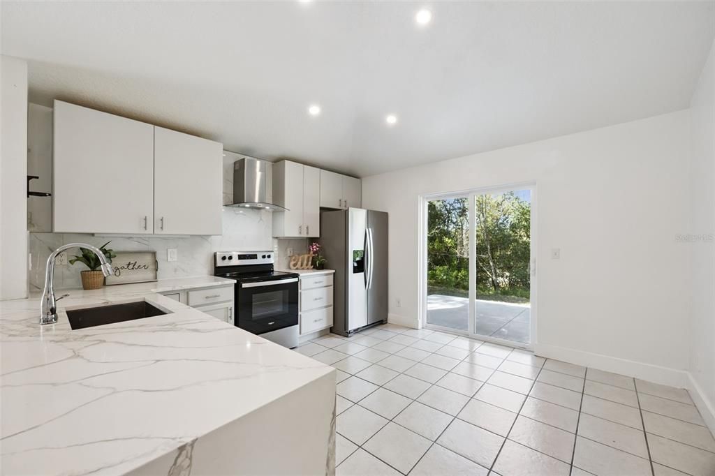 For Sale: $305,000 (3 beds, 2 baths, 1158 Square Feet)