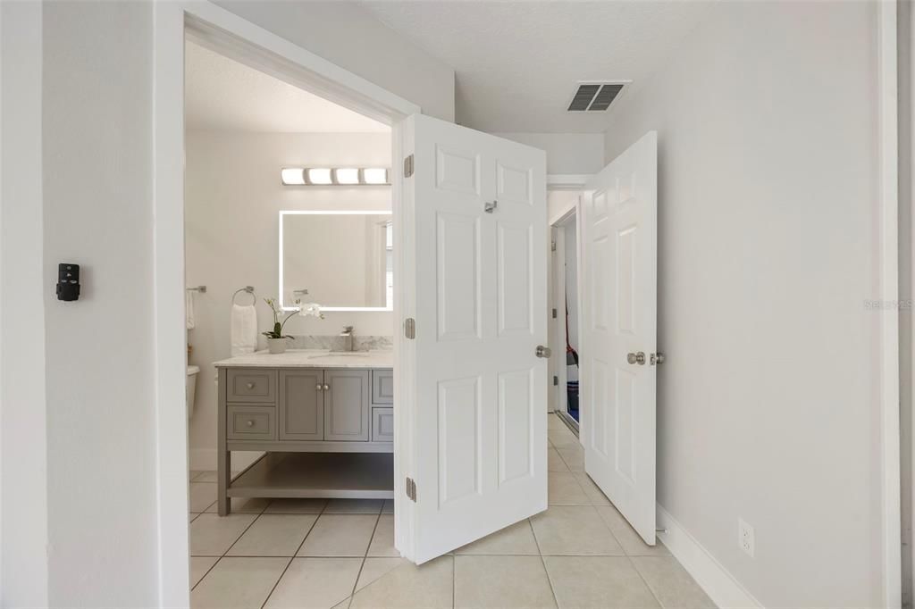 For Sale: $305,000 (3 beds, 2 baths, 1158 Square Feet)