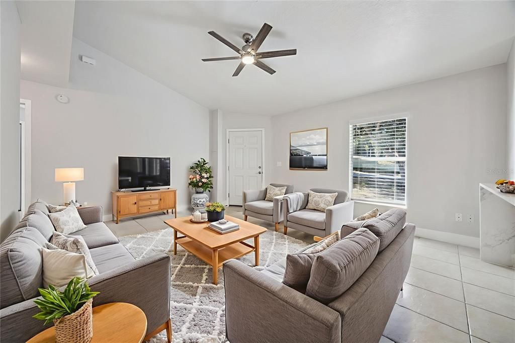 For Sale: $305,000 (3 beds, 2 baths, 1158 Square Feet)