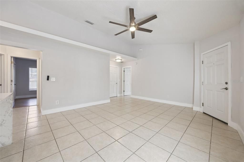 For Sale: $305,000 (3 beds, 2 baths, 1158 Square Feet)