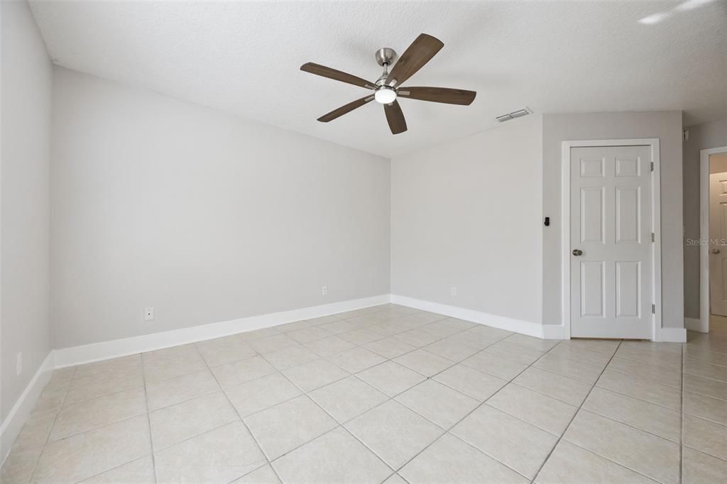 For Sale: $305,000 (3 beds, 2 baths, 1158 Square Feet)