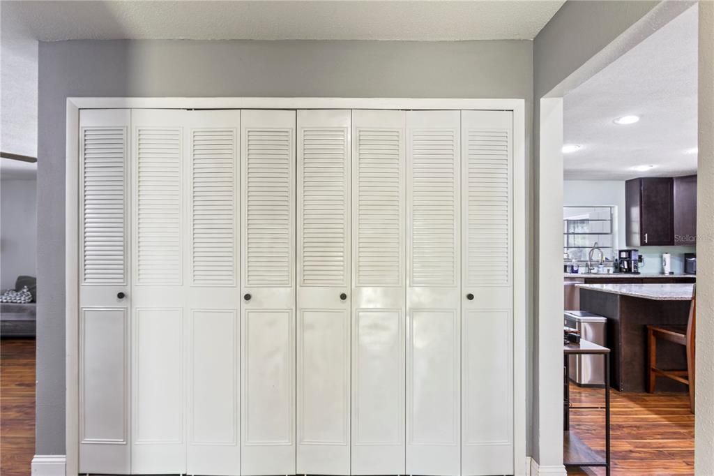 На продажу: $450,000 (4 спален, 2 ванн, 1865 Квадратных фут)