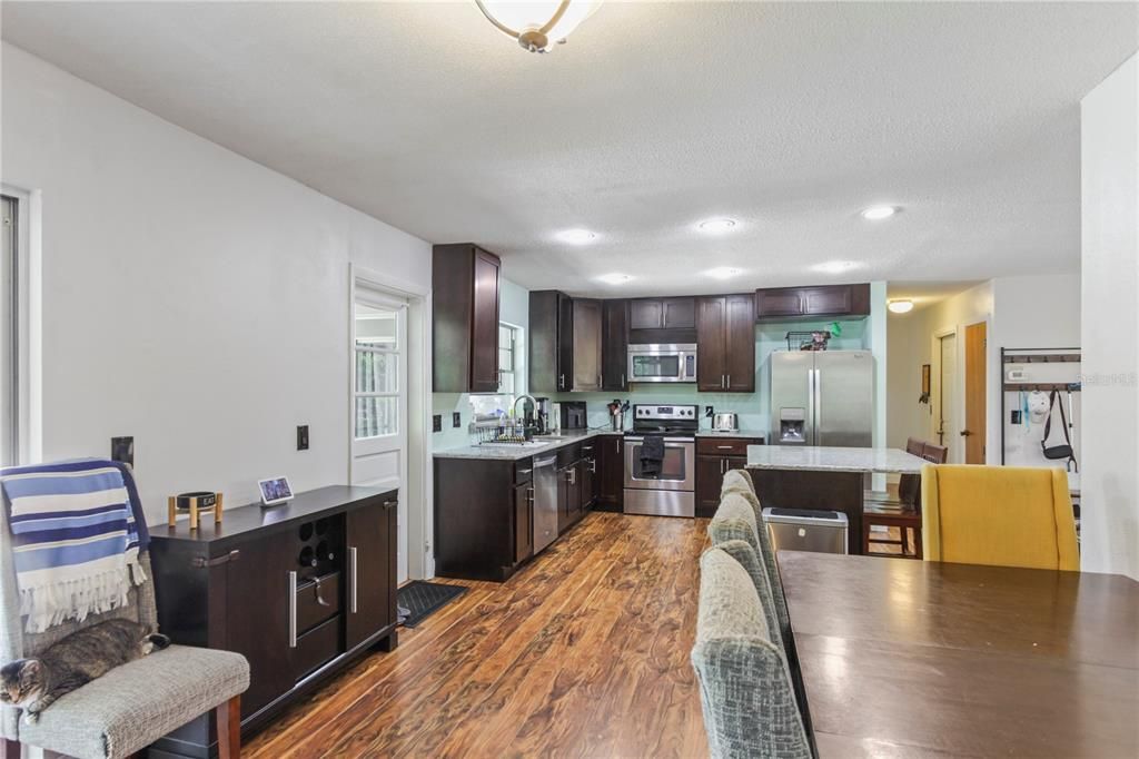 На продажу: $450,000 (4 спален, 2 ванн, 1865 Квадратных фут)