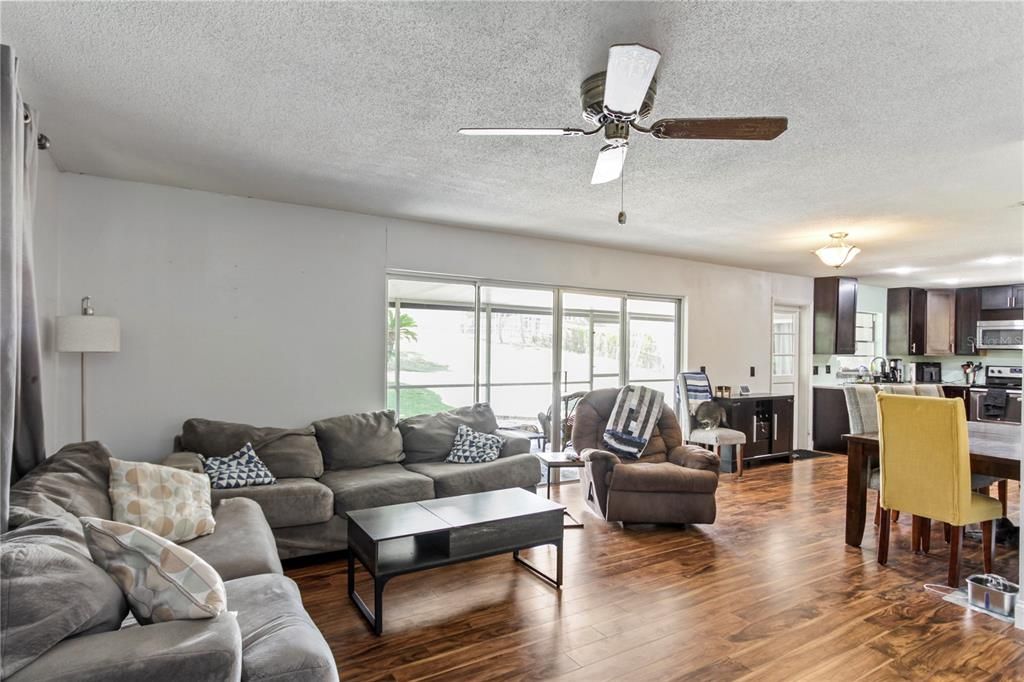 На продажу: $450,000 (4 спален, 2 ванн, 1865 Квадратных фут)