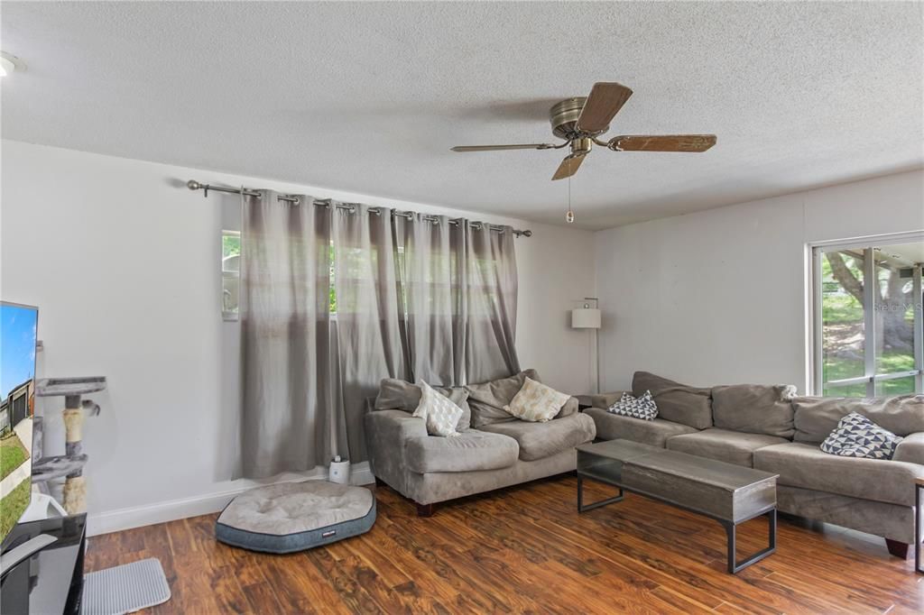 На продажу: $450,000 (4 спален, 2 ванн, 1865 Квадратных фут)