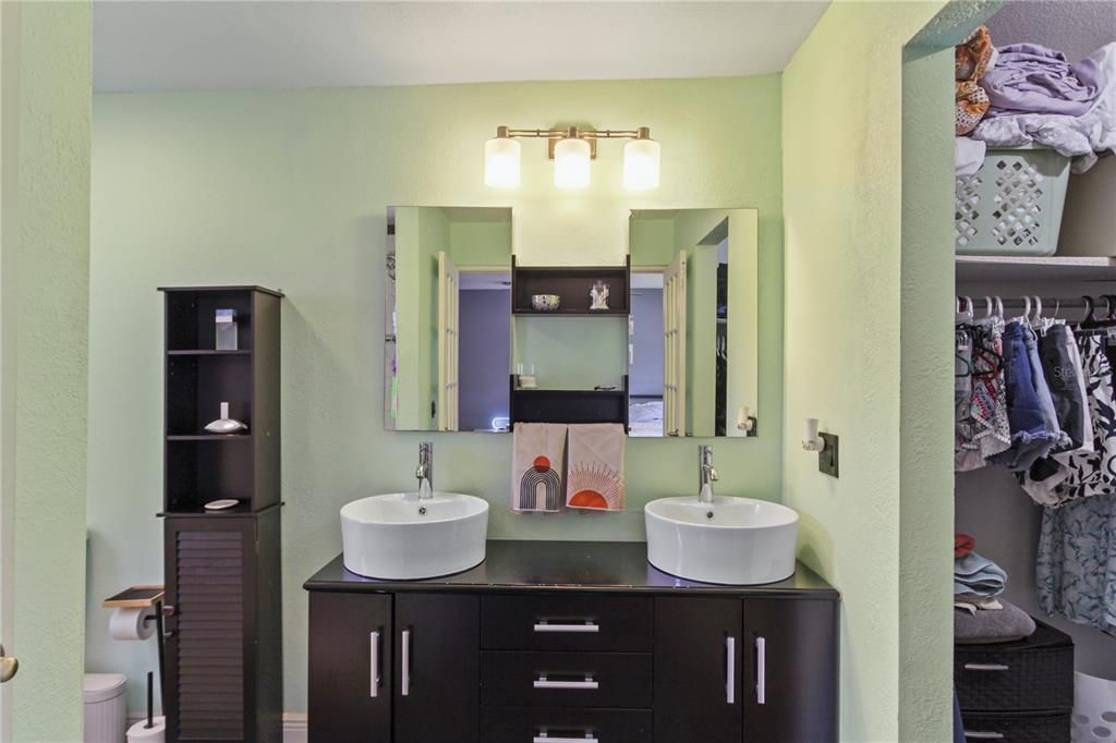 На продажу: $450,000 (4 спален, 2 ванн, 1865 Квадратных фут)