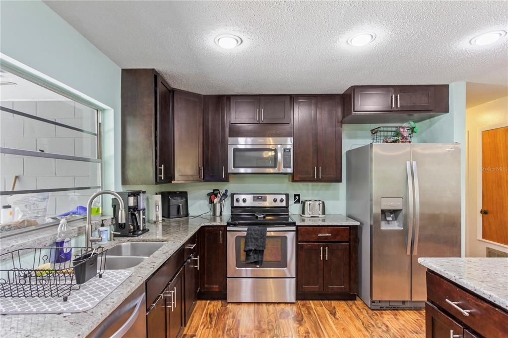 На продажу: $450,000 (4 спален, 2 ванн, 1865 Квадратных фут)