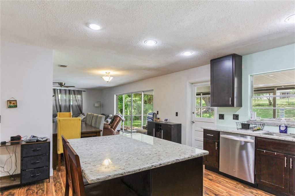 На продажу: $450,000 (4 спален, 2 ванн, 1865 Квадратных фут)