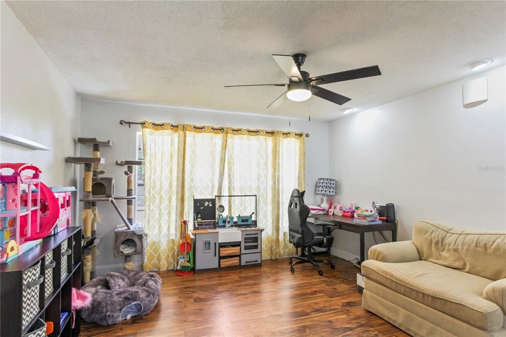 На продажу: $450,000 (4 спален, 2 ванн, 1865 Квадратных фут)