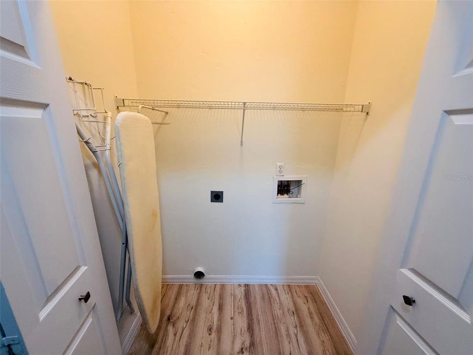 For Sale: $280,000 (3 beds, 2 baths, 1326 Square Feet)