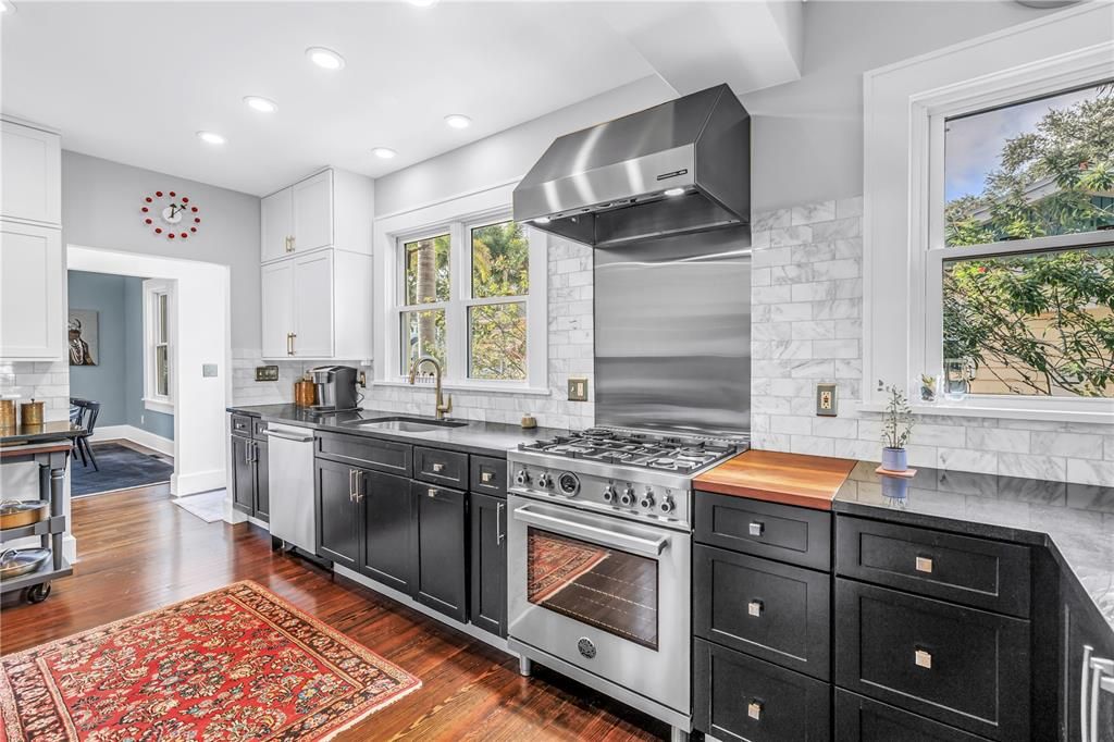 На продажу: $1,700,000 (4 спален, 3 ванн, 2952 Квадратных фут)