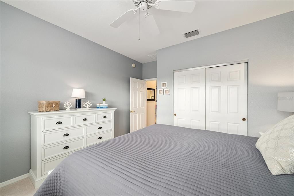 For Sale: $349,000 (2 beds, 2 baths, 1649 Square Feet)