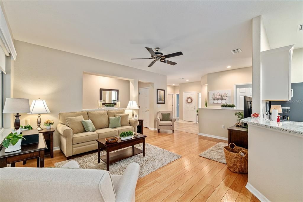 For Sale: $349,000 (2 beds, 2 baths, 1649 Square Feet)