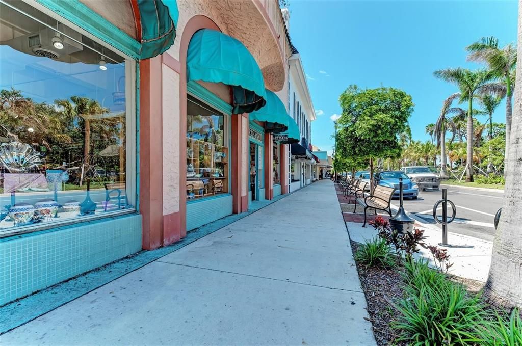 На продажу: $343,888 (2 спален, 2 ванн, 1558 Квадратных фут)