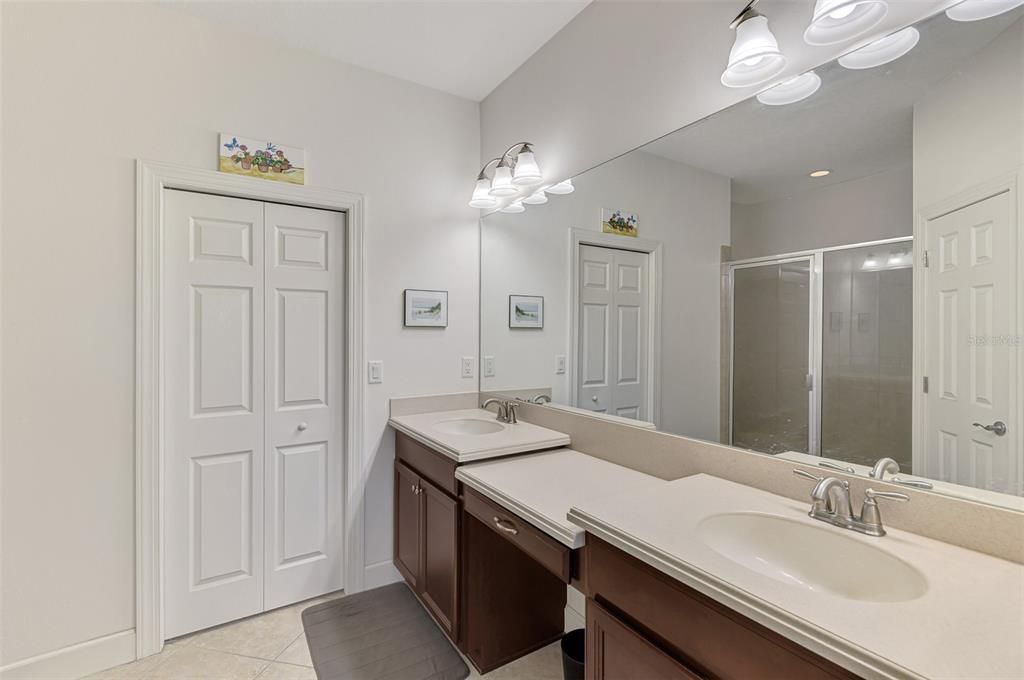 На продажу: $343,888 (2 спален, 2 ванн, 1558 Квадратных фут)