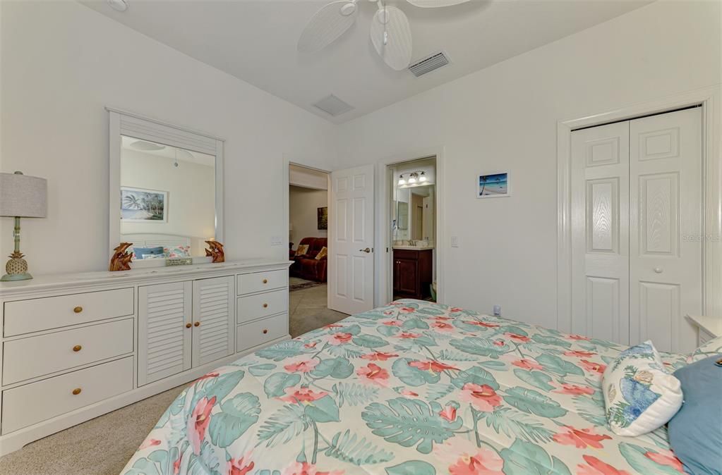 На продажу: $343,888 (2 спален, 2 ванн, 1558 Квадратных фут)