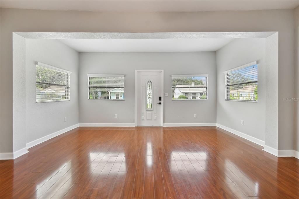 For Rent: $2,600 (3 beds, 2 baths, 1228 Square Feet)