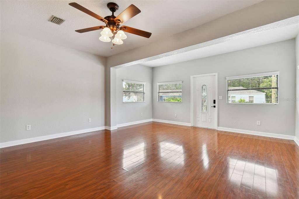 For Rent: $2,600 (3 beds, 2 baths, 1228 Square Feet)