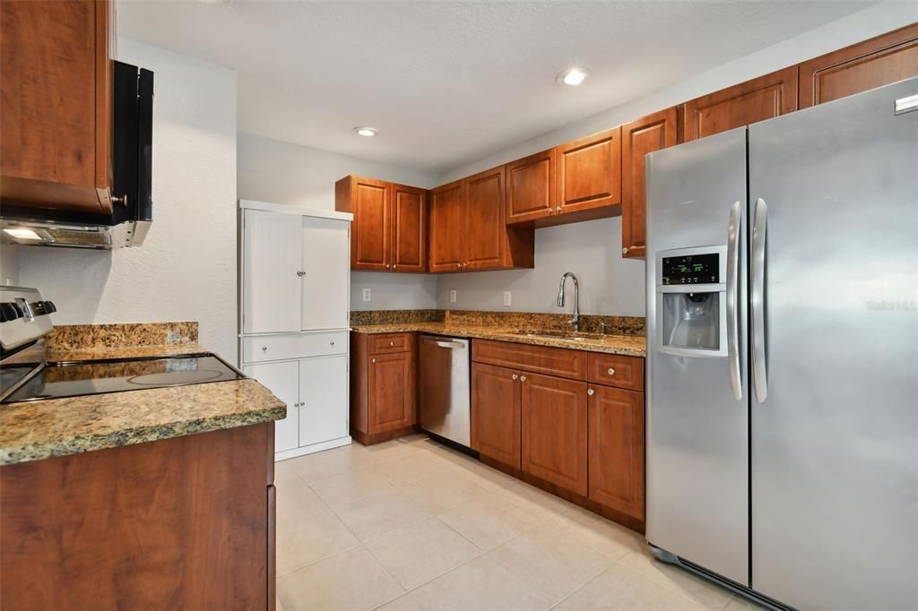 For Rent: $2,600 (3 beds, 2 baths, 1228 Square Feet)