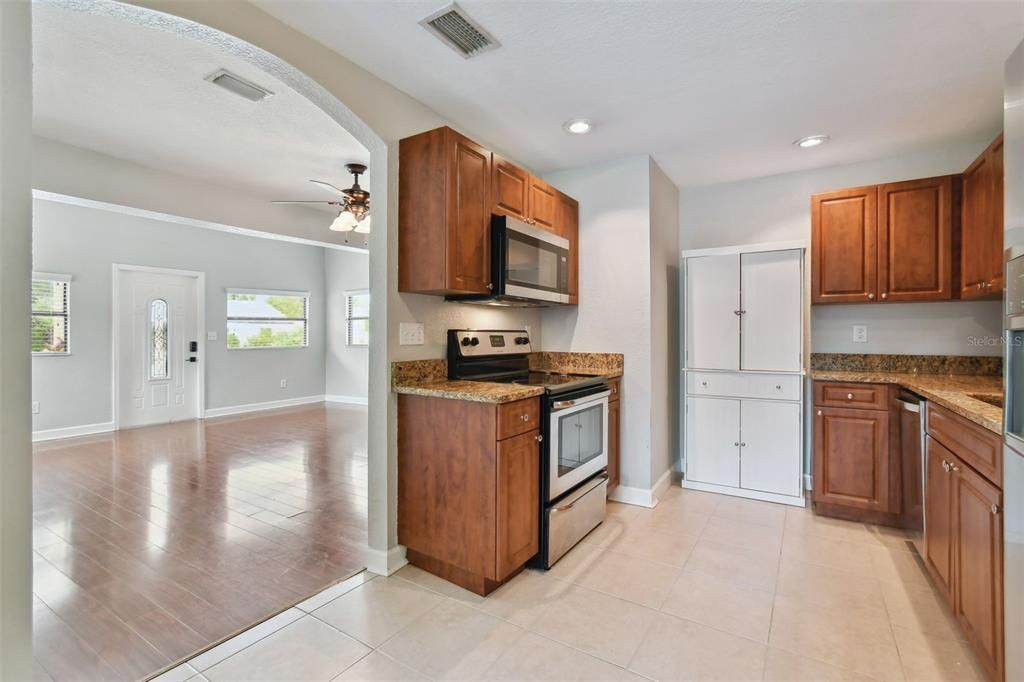 For Rent: $2,600 (3 beds, 2 baths, 1228 Square Feet)