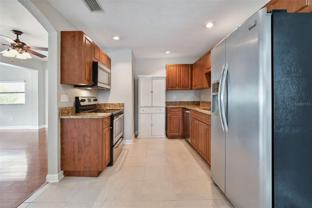 For Rent: $2,600 (3 beds, 2 baths, 1228 Square Feet)