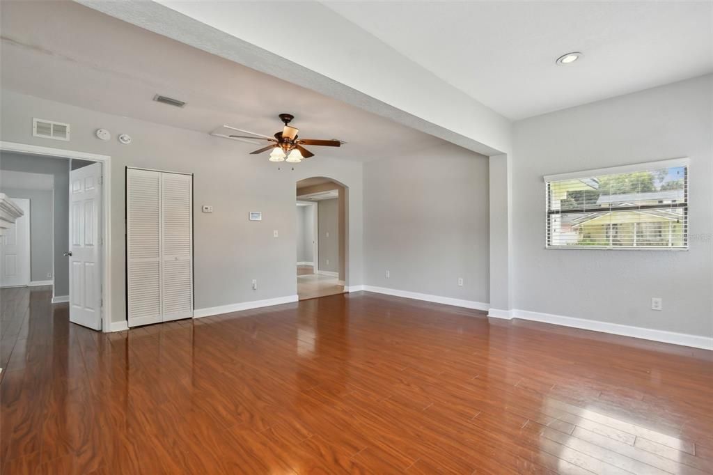 For Rent: $2,600 (3 beds, 2 baths, 1228 Square Feet)