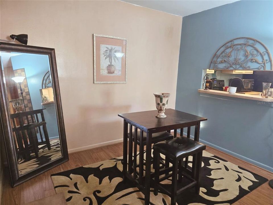 For Sale: $230,000 (2 beds, 2 baths, 980 Square Feet)
