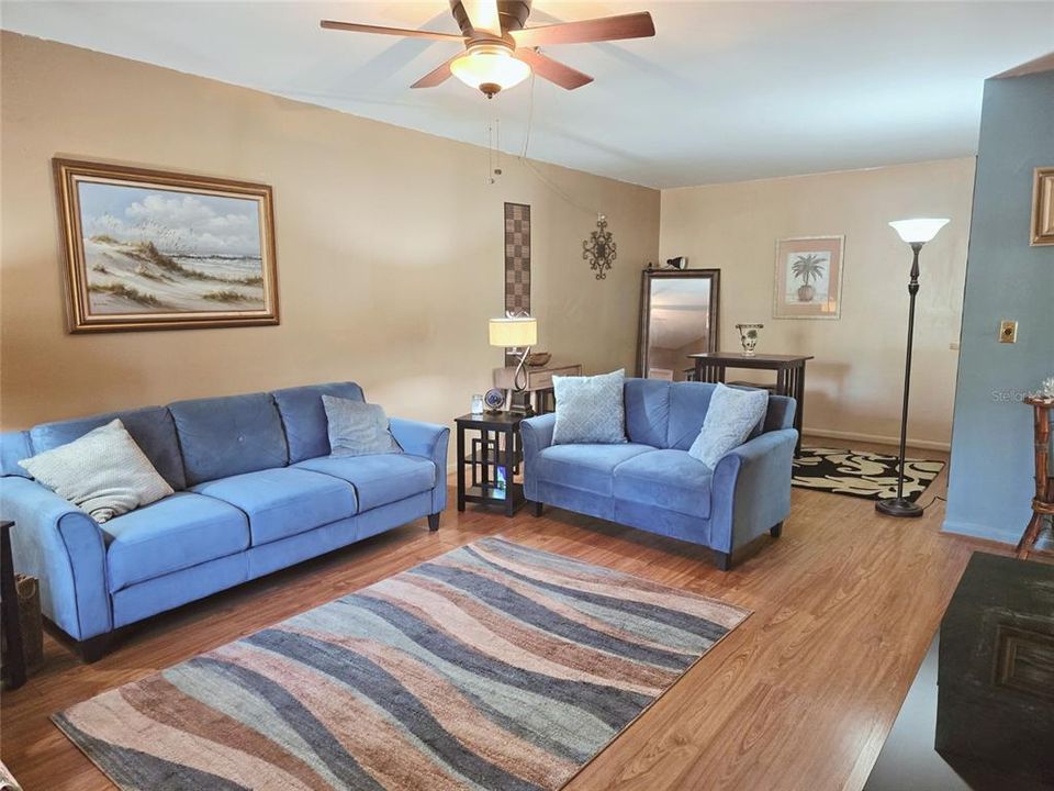 For Sale: $230,000 (2 beds, 2 baths, 980 Square Feet)