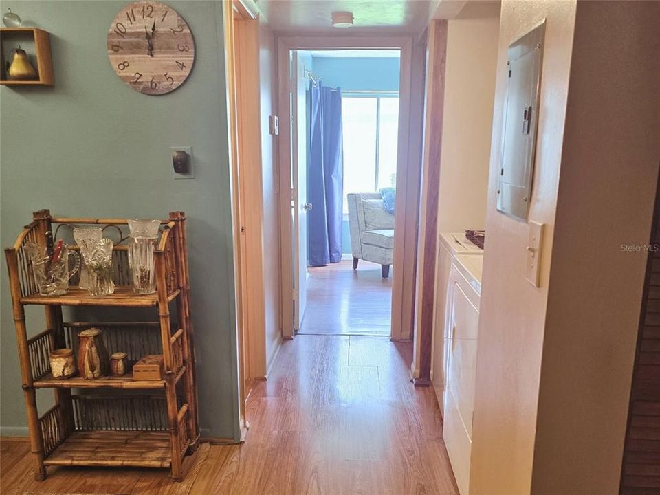 For Sale: $230,000 (2 beds, 2 baths, 980 Square Feet)