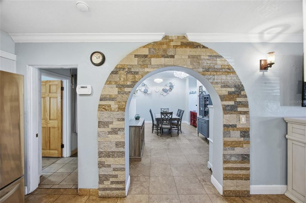 На продажу: $425,000 (4 спален, 2 ванн, 2089 Квадратных фут)