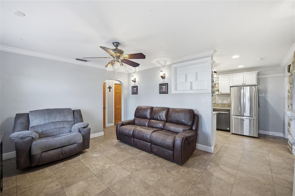 На продажу: $425,000 (4 спален, 2 ванн, 2089 Квадратных фут)