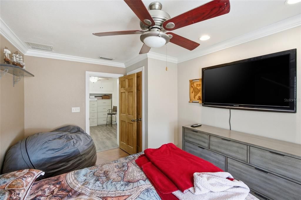 На продажу: $425,000 (4 спален, 2 ванн, 2089 Квадратных фут)