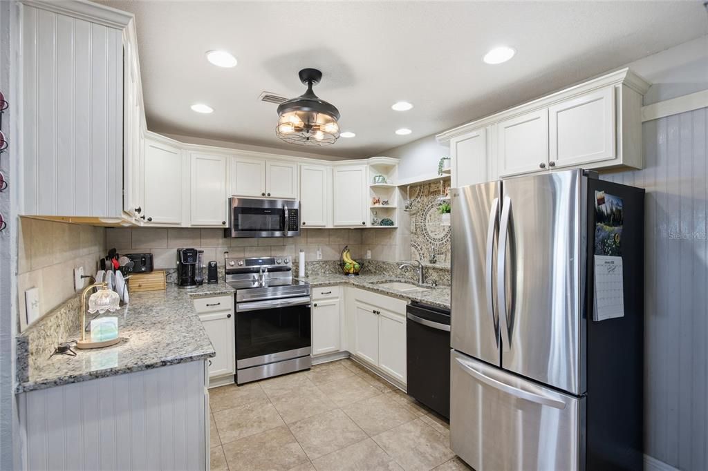 На продажу: $425,000 (4 спален, 2 ванн, 2089 Квадратных фут)