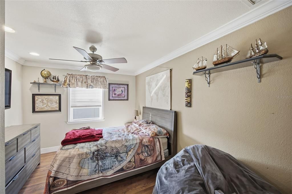 На продажу: $425,000 (4 спален, 2 ванн, 2089 Квадратных фут)