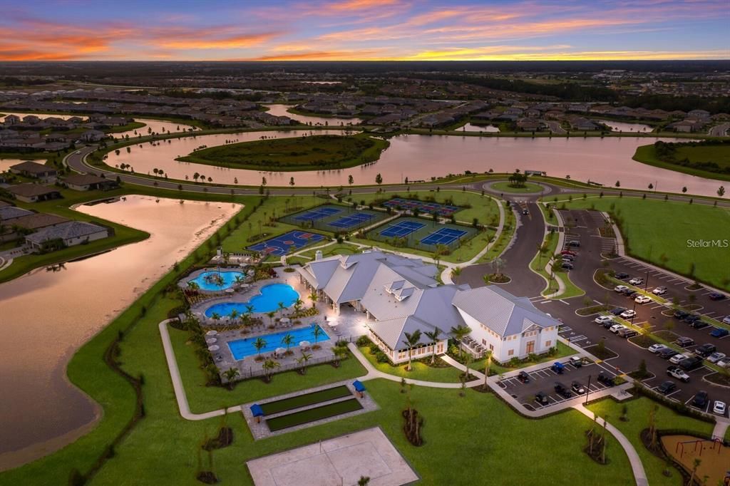 For Sale: $349,000 (3 beds, 2 baths, 1925 Square Feet)