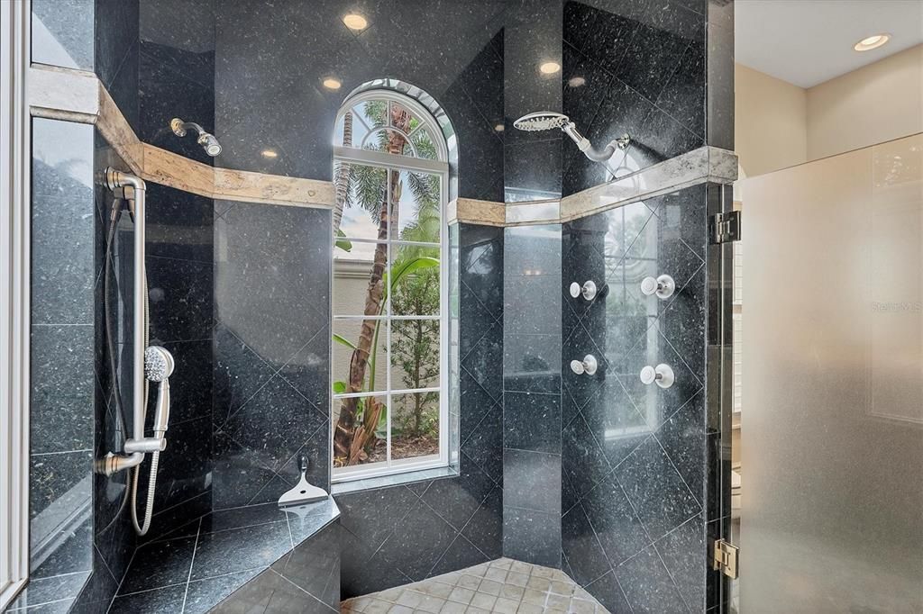 待售: $2,500,000 (4 贝兹, 4 浴室, 5008 平方英尺)