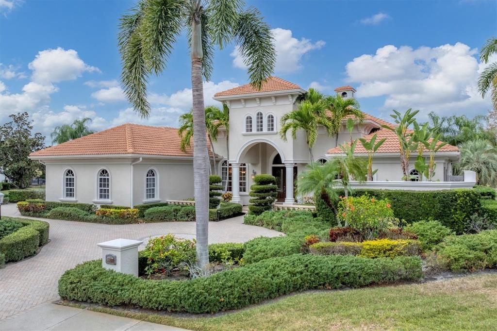 待售: $2,500,000 (4 贝兹, 4 浴室, 5008 平方英尺)