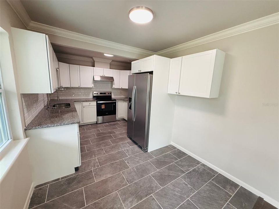 待售: $214,000 (3 贝兹, 1 浴室, 1010 平方英尺)