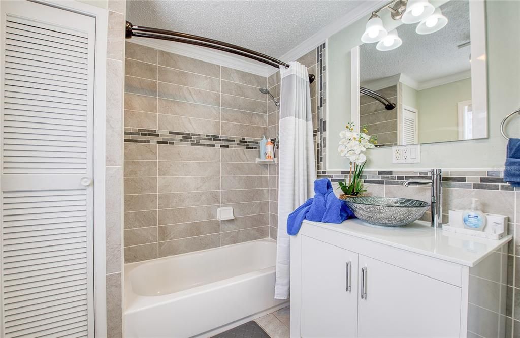 待售: $490,000 (4 贝兹, 2 浴室, 1923 平方英尺)