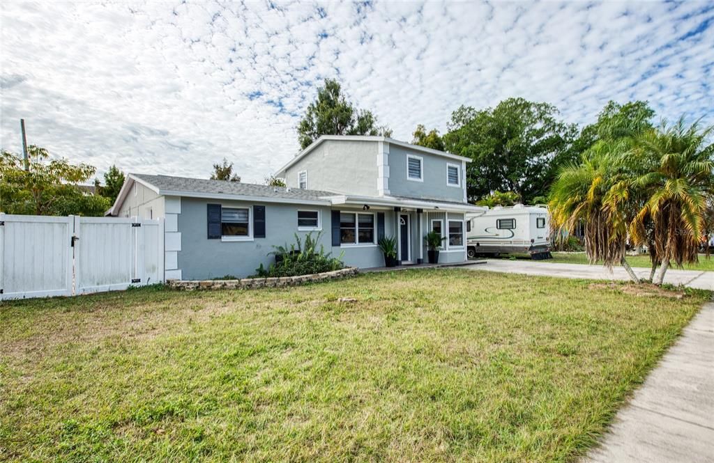 待售: $490,000 (4 贝兹, 2 浴室, 1923 平方英尺)